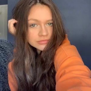 Meet your Posher, Alicia